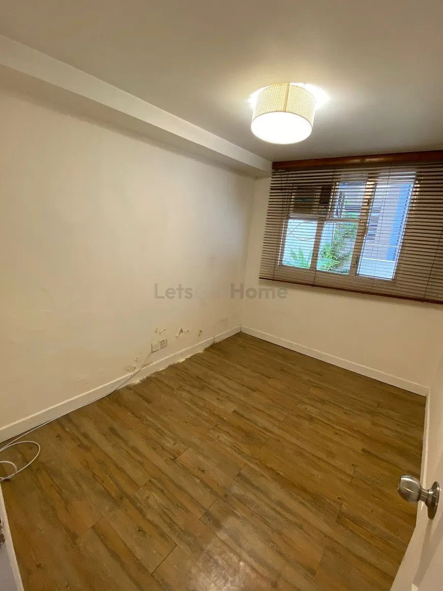 Man King Building listing image