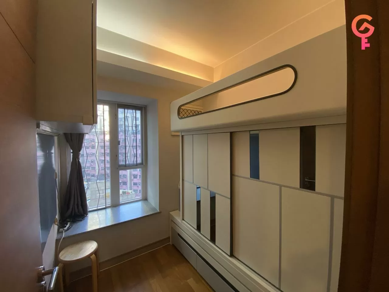 Metro Regalia listing image