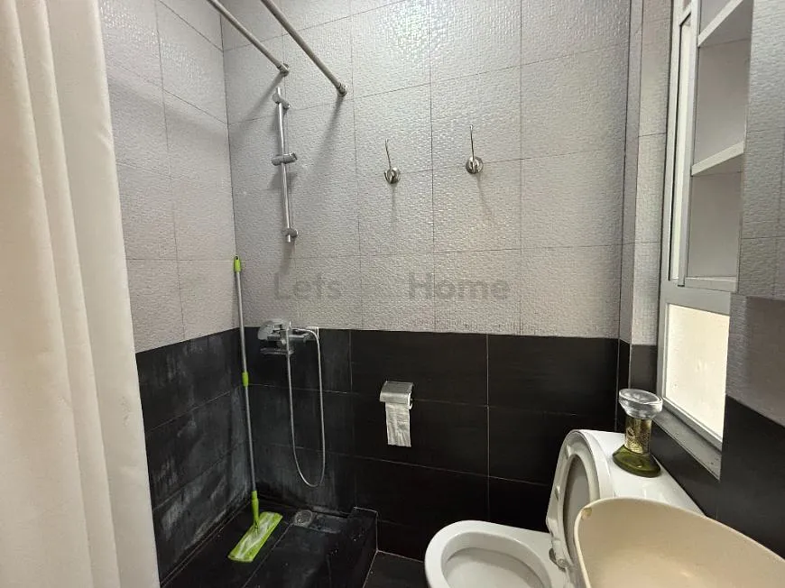 Woodland Court listing image