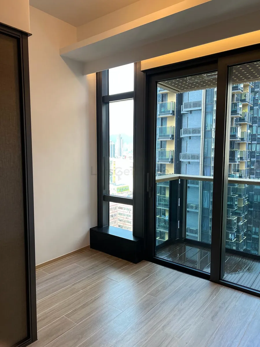 Aquila．Square Mile listing image