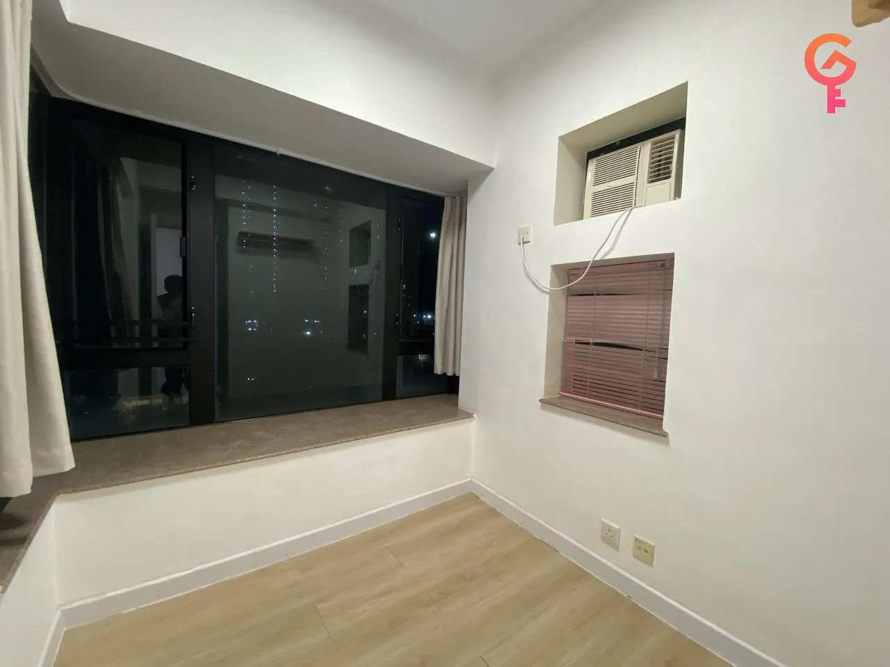 Palatial Stand listing image