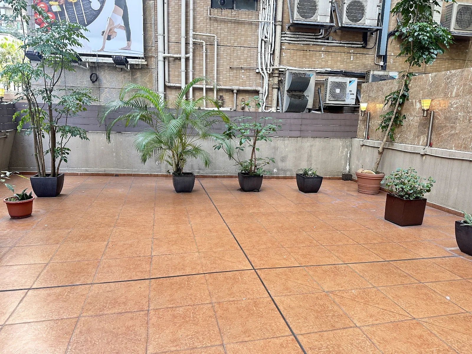 新春園大廈 listing image