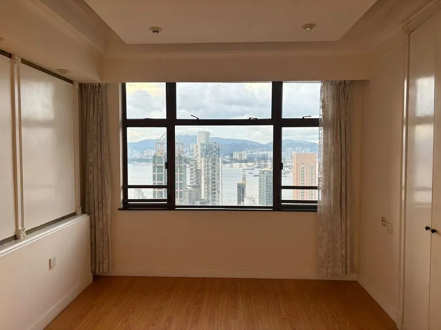 Parkway Court listing image