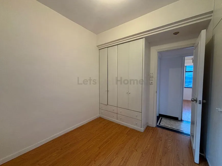 Parkway Court listing image