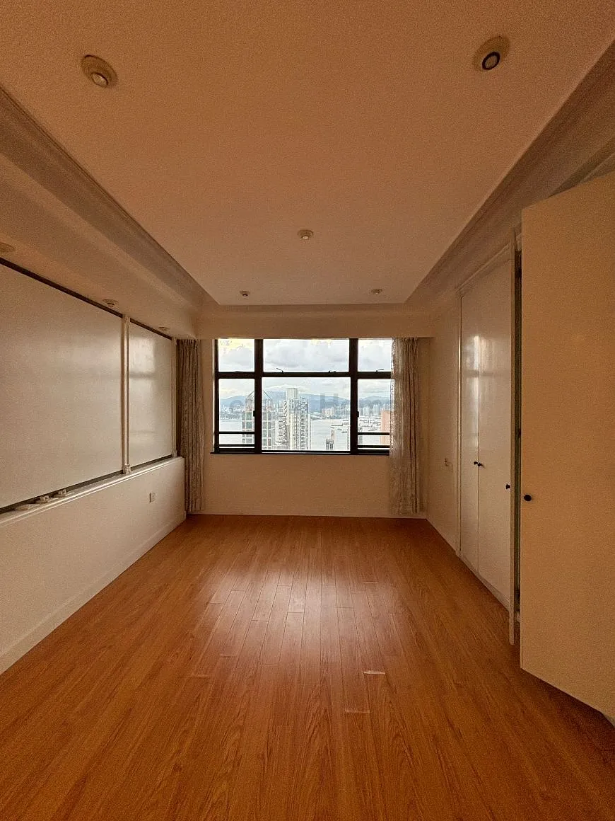 Parkway Court listing image