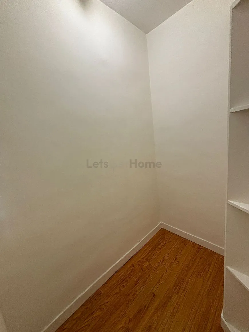 Parkway Court listing image