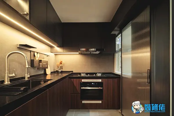 Maximize Small Kitchen Efficiency with Smart Layout Design illustrative image