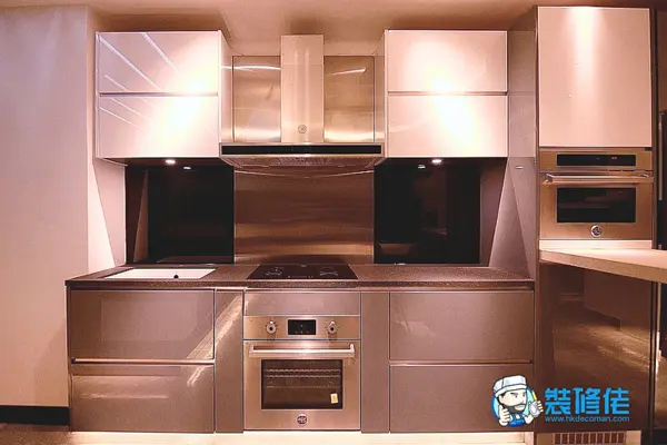 Maximize Small Kitchen Efficiency with Smart Layout Design illustrative image