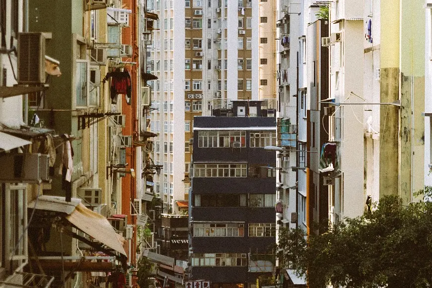 香港分租套房和劏房:合規、處罰與租客權益 post illustrative image