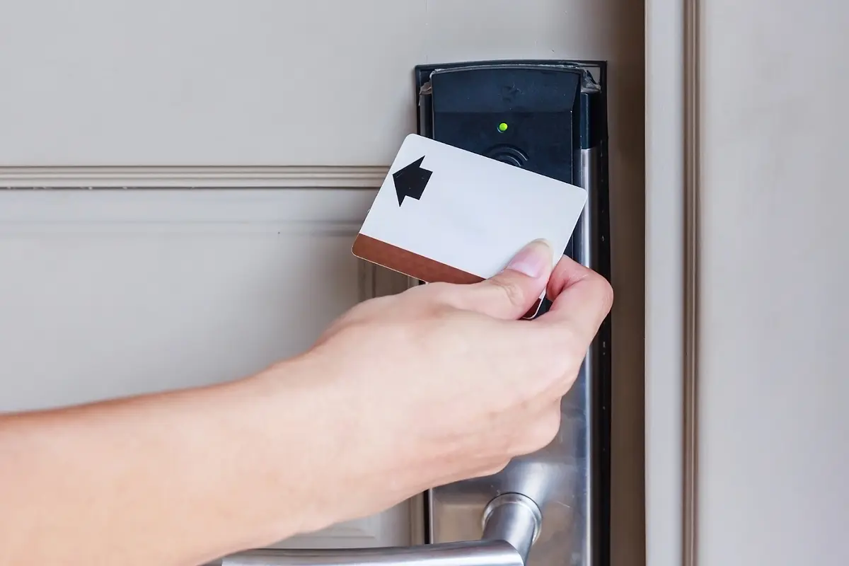 Unlock Smart Locks When Batteries Die post illustrative image