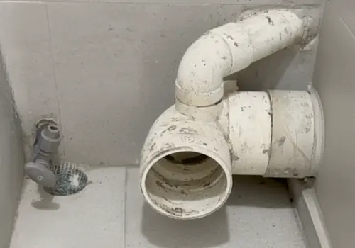 Choosing Compact Toilets: Space vs. Performance illustrative image