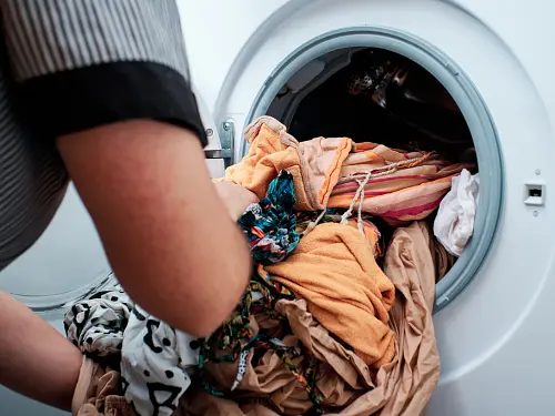 Washing Machine Dangers: What Not to Wash post illustrative image