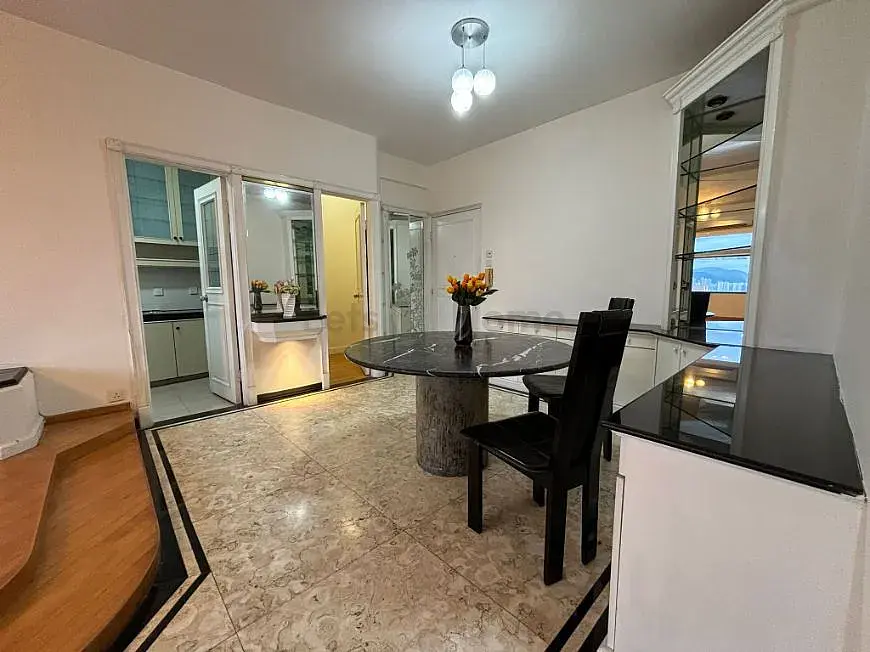 Parkway Court listing image