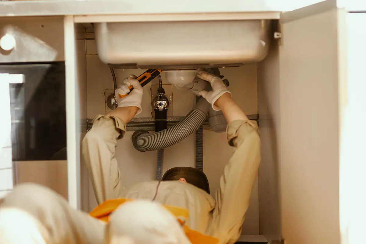 Fix Bathroom Odors: U-Bend Myths and Solutions illustrative image